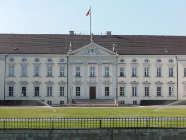 presidents-office-454027_960_720